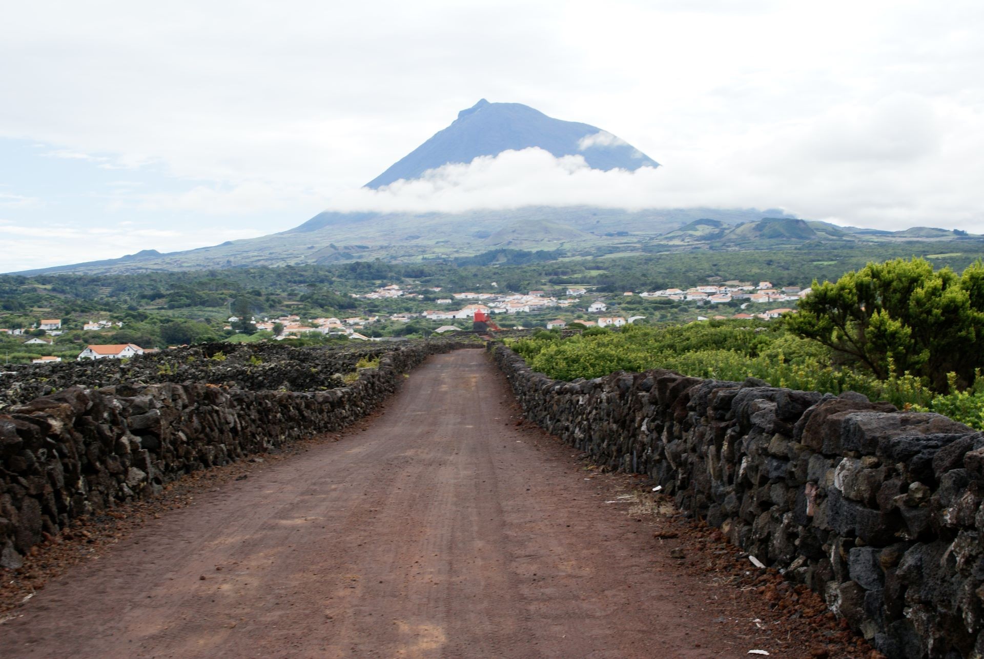 Conduciendo entre volcanes EXODE [2024]